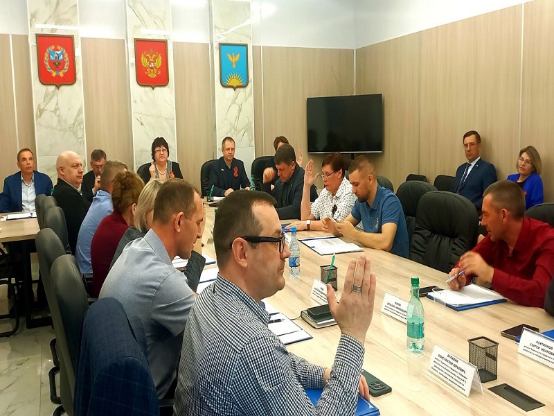 Вчера состоялось тридцать второе заседание городского Собрания депутатов..
