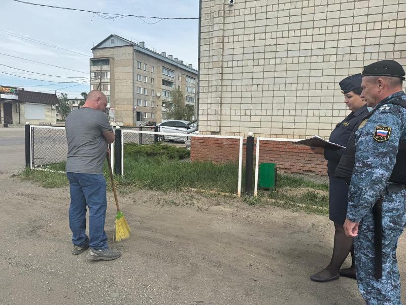 Неплательщик алиментов, уклонившийся от обязательных работ, провел двое суток под арестом.