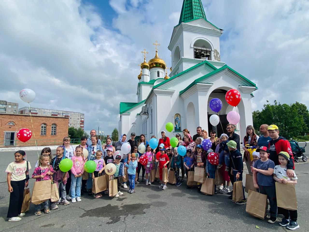 Патриотический конкурс рисунков ко Дню России.