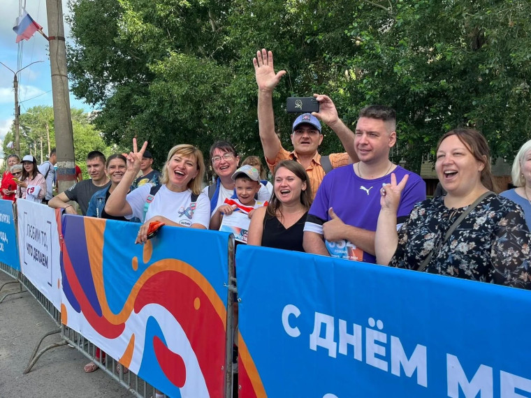 В 10.00 спортсмены и любители бега вышли на старт забега «Крепче стали». Спортивный марафон посвящен Дню металлурга и Дню города. В 10.00 спортсмены и любители бега вышли на старт забега «Крепче стали». Спортивный марафон посвящен Дню металлурга и Дню города.