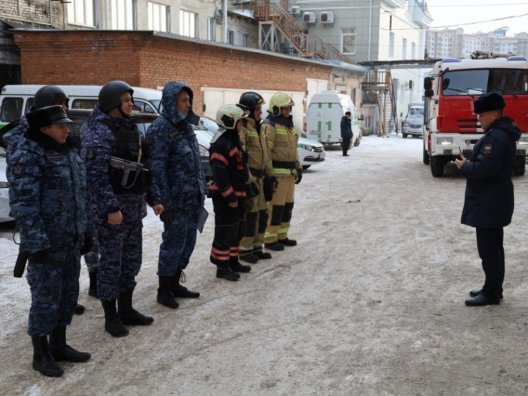 Судебные приставы провели учения по отработке действий при возникновении возгорания. Судебные приставы провели учения по отработке действий при возникновении возгорания.