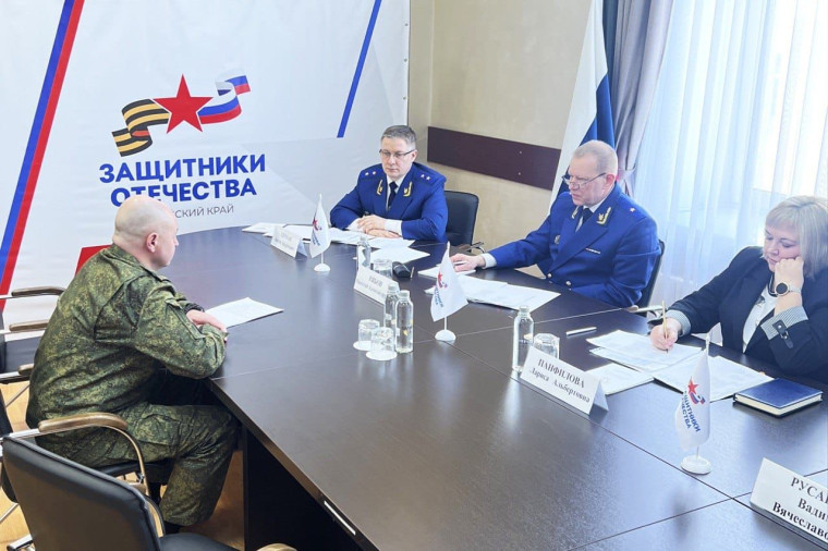 Начальник управления Генеральной прокуратуры Российской Федерации по Сибирскому федеральному округу Николай Рябов в ходе рабочей поездки в г. Барнаул провел личный прием участников специальной военной операции и членов их семей. Начальник управления Генеральной прокуратуры Российской Федерации по Сибирскому федеральному округу Николай Рябов в ходе рабочей поездки в г. Барнаул провел личный прием участников специальной военной операции и членов их семей.