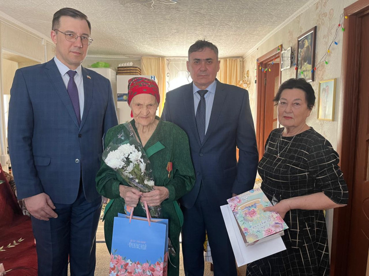В Заринске продолжается вручение юбилейных медалей «80 лет Победы в Великой Отечественной войне»!. В Заринске продолжается вручение юбилейных медалей «80 лет Победы в Великой Отечественной войне»!.