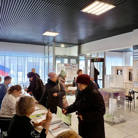 Сегодня в городе Заринске с 08.00 утра открылись и работают 20 избирательных участков по выборам Президента Российской федерации. Сегодня в городе Заринске с 08.00 утра открылись и работают 20 избирательных участков по выборам Президента Российской федерации.